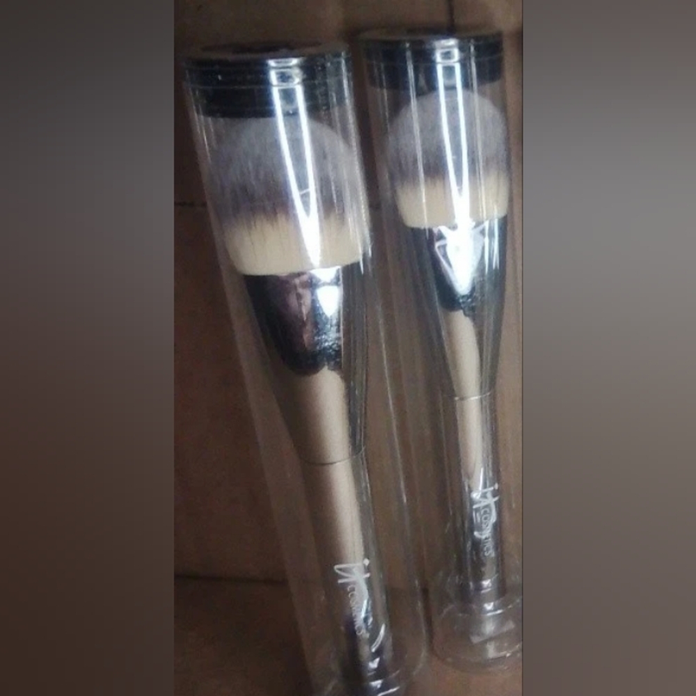 (2) New IT Cosmetics Heavenly Luxe Plush Paddle Foundation Brushes